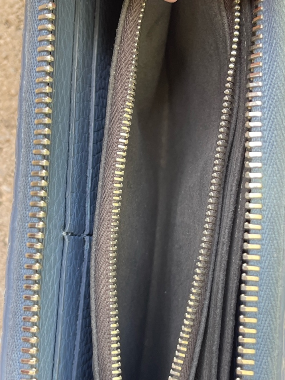 Fendi Selleria zip-around wallet blue soft leather - Picture 9 of 16